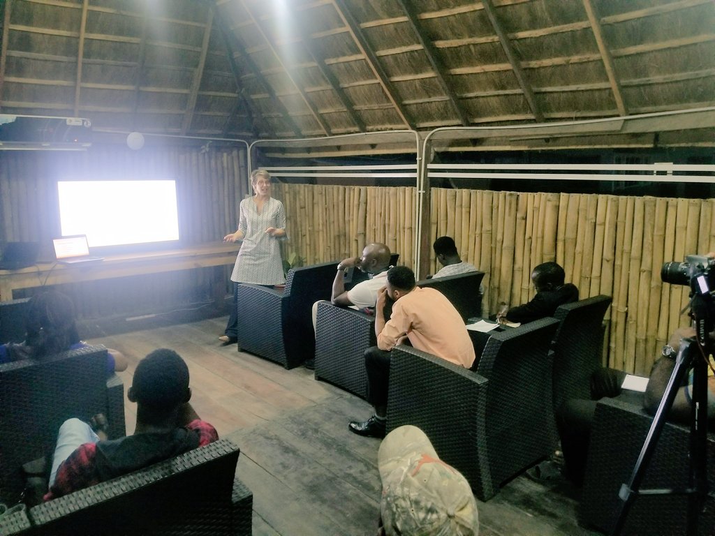 MESTAfrica's tweet photo. 🇳🇬 "When customers visit your website, they look for a tangible sign of product quality like they would in a physical store. This is where accurate, detailed story telling helps earn that trust." - Kathleen Campbell of @MrktPlaceAFRICA #MESTMasterclass #MESTLagos https://t.co/i6GSjK7d2c