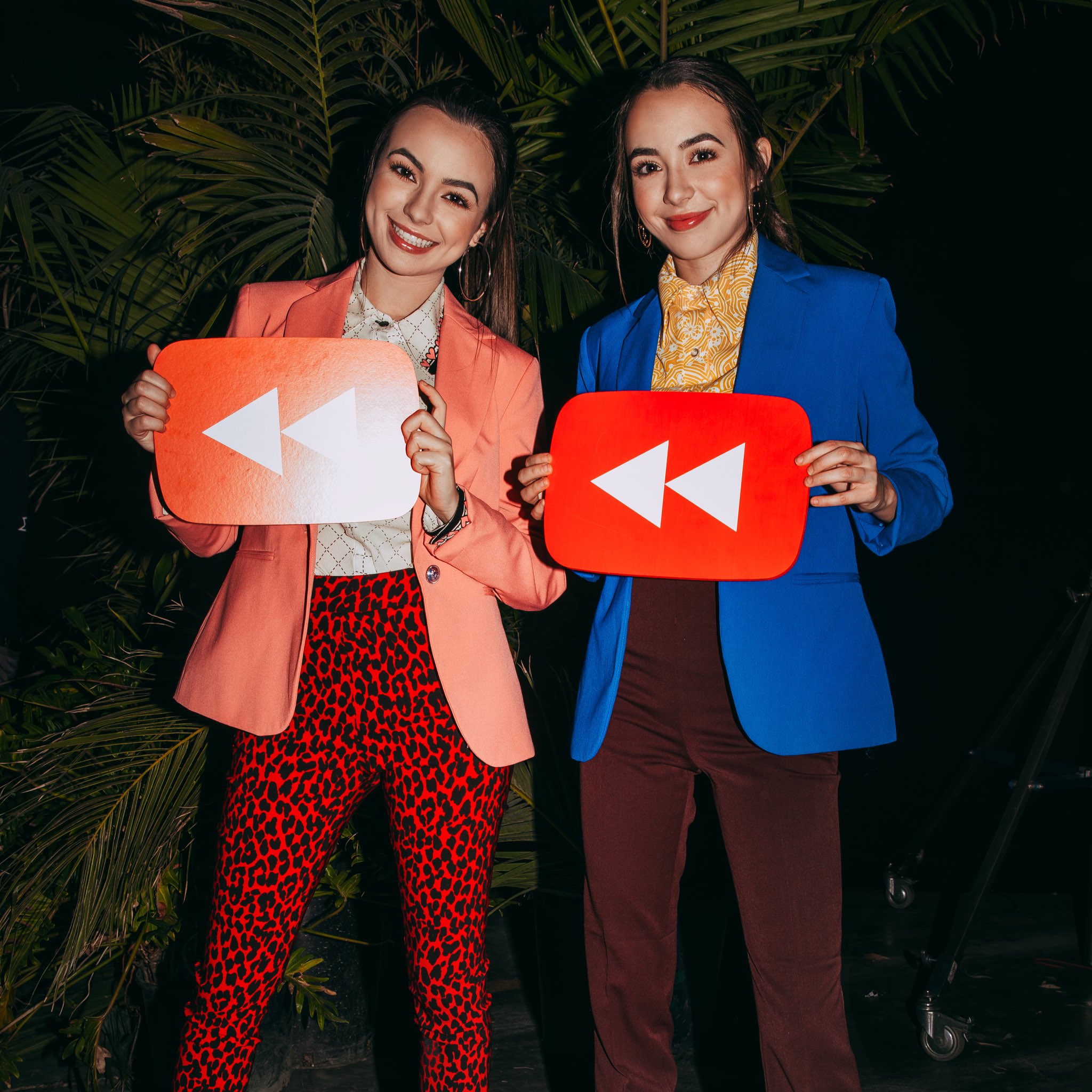 Merrell Twins on Twitter: "So honored to be a part of 2018!! Make sure to go watch it! We kind of dance a lot... 😬❤️ @YouTube https://t.co/ga7J0BclwE https://t.co/l4qgdkvMtq" / Twitter