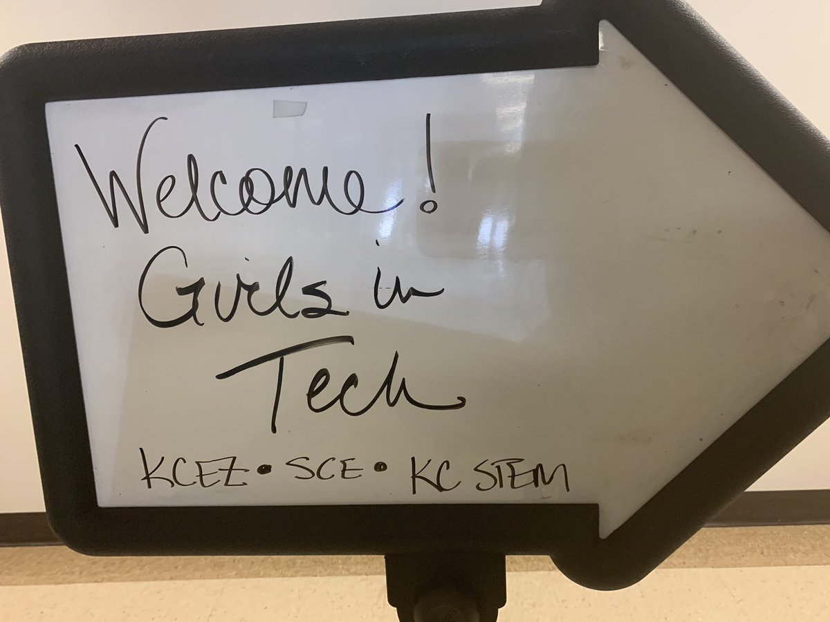 twatsontech's tweet photo. GMS 8th Grade Girls on their way to code at the KC ENGINEERING ZONE! #WeAreGrandview #GMSHOC18 #GirlsInTechKC https://t.co/0gxPEivHb4