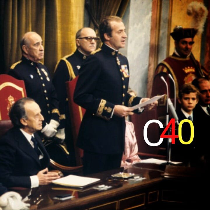EstconVoz's tweet photo. Hoy conmemoramos el 40 aniversario de nuestra constitución. Símbolo de concordia entre españoles.
#EcV está del lado de la libertad y de la igualdad, por lo que no dejaremos que la Universidad se convierta en una trinchera de los totalitarios que quieren dinamitarla.
❤💛❤ https://t.co/8kJSsIud0R