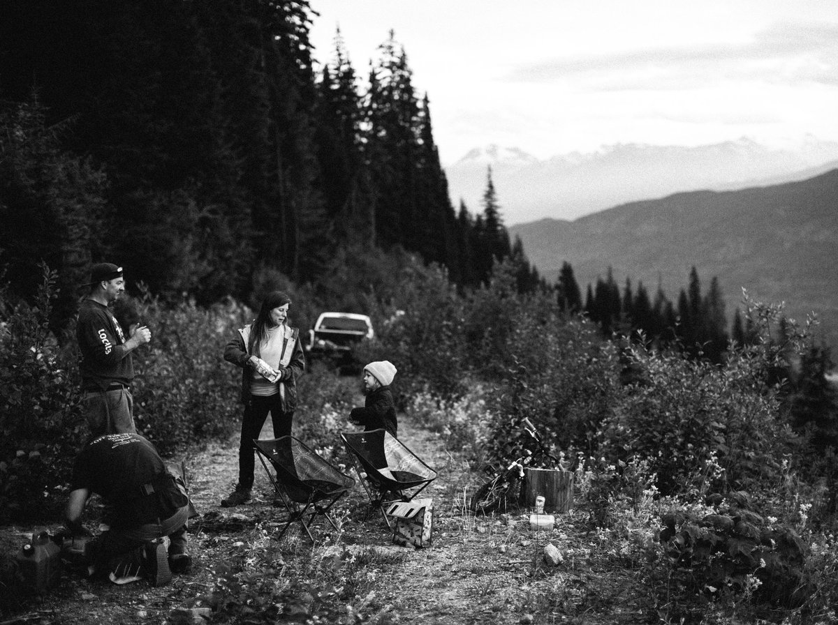 Layer up. Build a fire. Embrace the outdoors in all seasons. 📷: Kate Ediger #BurtonGirls #GetDownRiseUp