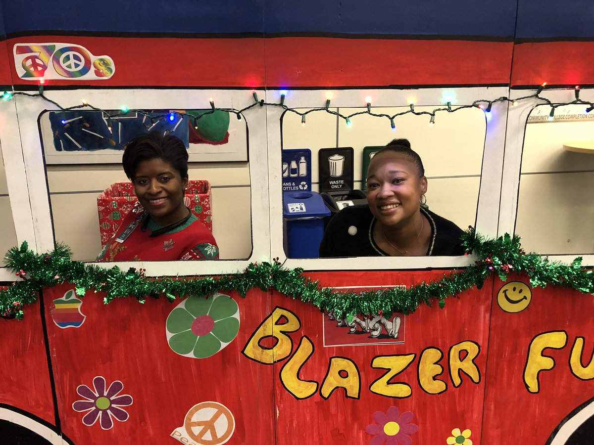 ReneeFlow1314's tweet photo. NLC Holiday Party @northlakenow @tonirobinson777 https://t.co/koNmPri9gr