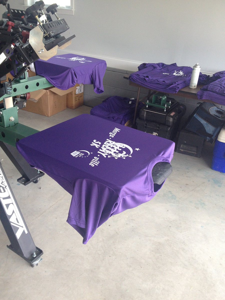 Proper #branding is the LIFE of your business making you recognizable, trusted and remembered. Use reputable suppliers and make sure your #CustomApparel is always #onpoint with #PPA!

deluxe.com/sbrc/branding/…