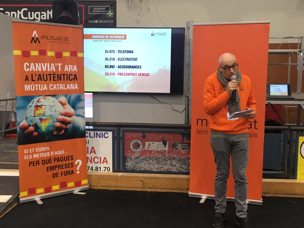 mutuacat's tweet photo. El nostre director de màrqueting i comercial, en @LeoMartinezRe, explicant a l'Àgora de la #firadeconsumcompromès el projecte Mútuacat!
Gràcies a tots/es els qui esteu acabant de visitar-nos!!! 🤗

#femsalut i #fempaís https://t.co/FAJ1fzzWpn