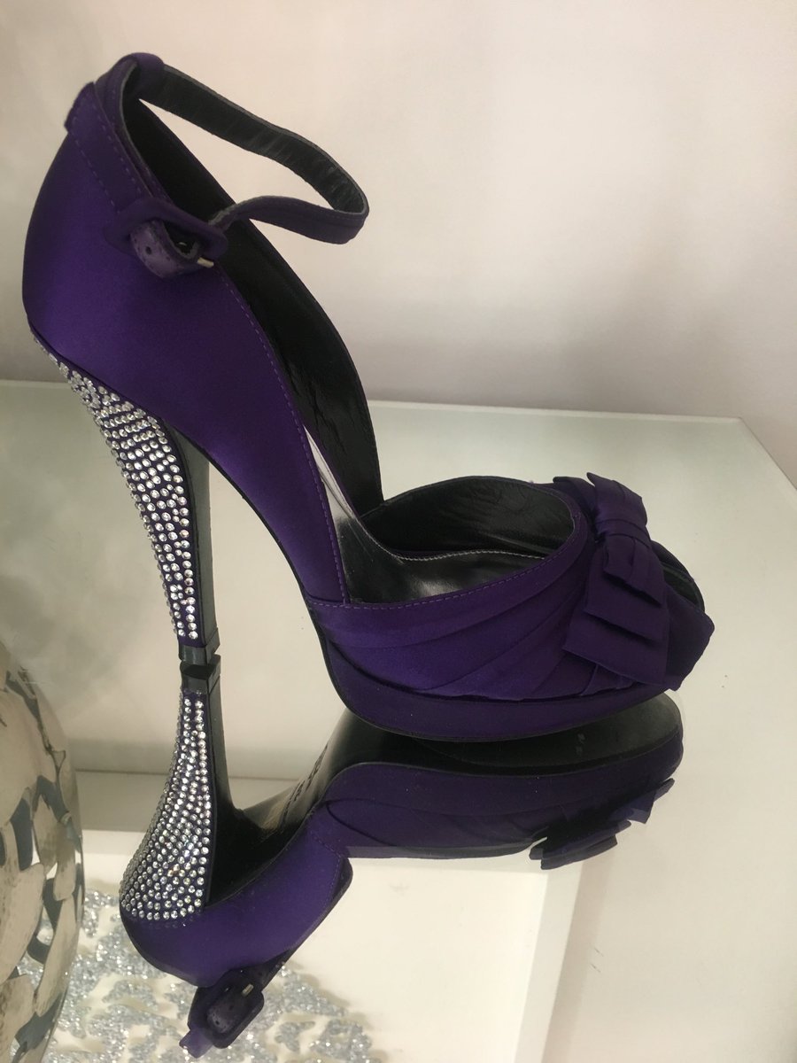 Shoe 👠 of the Day by ⁦@KarenMillen⁩ #shoe #shoes #shoesaddict #highheels #shoeoftheday #shoelove #fashion #karenmillen #shoelovers #womenshoe #stiletto #style #shoecollection #iloveshoes #shoeaholic #shoegram