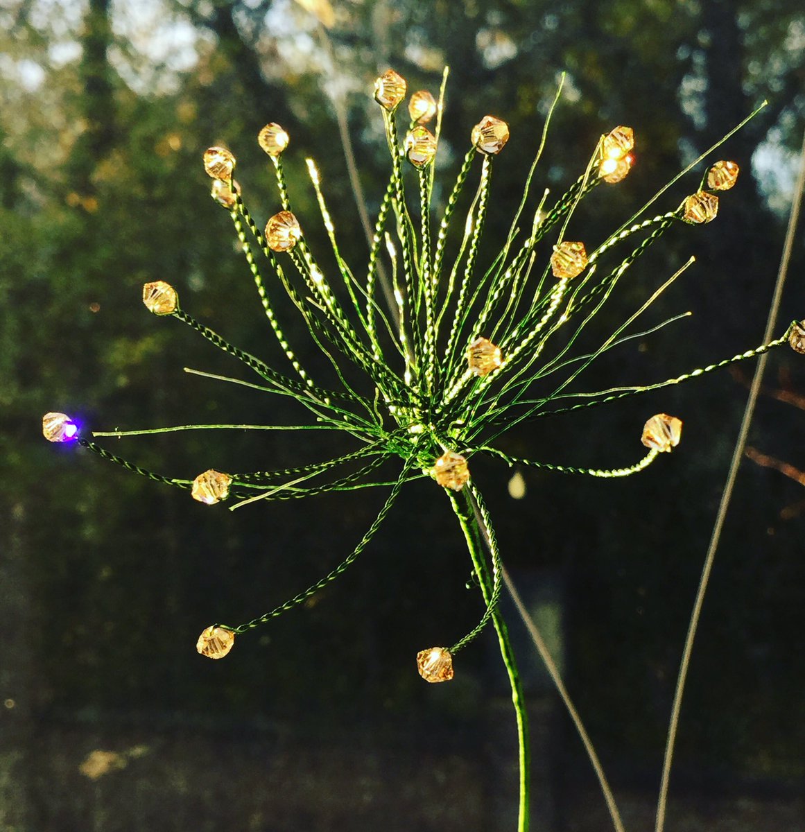 BridgetBailey3's tweet photo. Here’s cow parsley with a hint of sparkle. Adding new species to the Flora and Fauna installation for the @ClockworkSE5 Christmas Open Weekend. Come and see us on The 8th and 9th of December. 
#floraandfaunainstallation. #clockworkstudios @CamberwellArts  @se5 https://t.co/gCR1Y0P99b