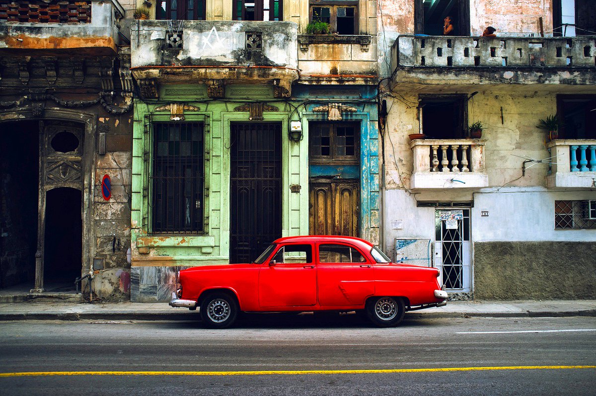 KulteRevista's tweet photo. ¡No estamos solos en la nostalgia! En este camino contamos con la compañía de #LeonardoPadura y su #PasadoPerfecto. Conócelo en esta #ReseñaEspecial. https://t.co/I2jPiGciyk https://t.co/x9jLZNF1UU