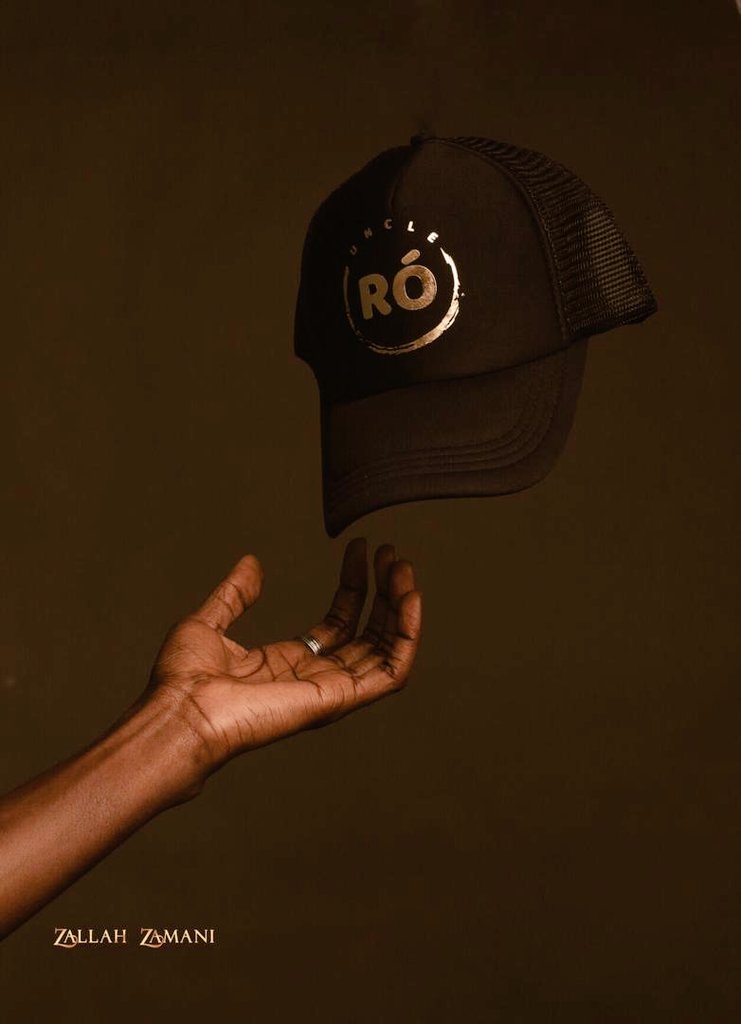 DJRoJay's tweet photo. Magician. I hail thee 🙌🏾 @Zallah__
#ProductShoot
#Merchandise
#UncleRo
#NaijaCreatives https://t.co/Vefzb5nMwV