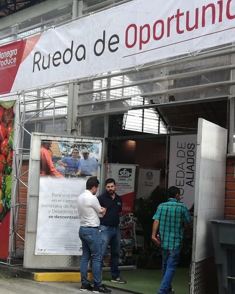 sfa_cebar's tweet photo. Hoy estamos en el oriente acompañando la estrategia del a secretaria de agricultura de Antioquia en Rionegro #SFACEBAR #FinanciandoElCampo #Asesoría #Créditosagropecuarios #Productor #Comercializador #Transformador #Serviciodeapoyo #agricultura #pecuaria https://t.co/xrzyj5N04f