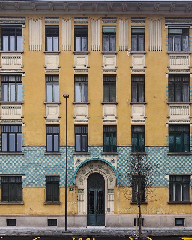 JaroslawMarciuk's tweet photo. Ljubljana facades💚 Hiša Dalmatinova 3 built in 1903, architect Robert Smielowsky, sounds familiar 🇵🇱 #ifeelsLOVEnia @feelslovenia @telegraphtravel @luxuryslovenia @icljubljana @visitljubljana @igslovenia #telegraphtravel #travel #architecture #travelblogger#wtmtravels #wtmld… https://t.co/OeaLpoQcnr