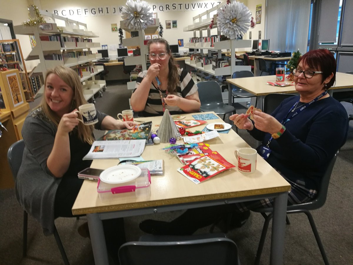 CHS_TheLibrary's tweet photo. Enjoyable wee craft day in the library. Thanks to @CHSEngDept @CHSArt2 and our fab learning assistants. Lots of great ideas and fantastic chat.@clydebankhigh @wdclibraries #christmasbooks #ReadOnGetOn https://t.co/yEqIzHXU9K