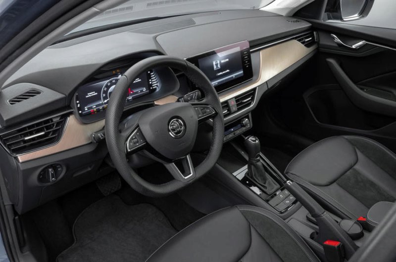 AutomobileActus's tweet photo. #News - La nouvelle #SkodaScala mesure 4,36 m de long. Question style, la #Scala est la version de série du #VisionRS Concept présenté au @MondialAuto en octobre. 
Elle sera motorisée par un diesel de 115 ch et des blocs essence de 95, 115 et 150 ch. https://t.co/C4IxtcKp6F