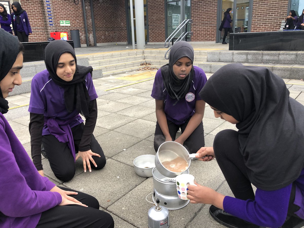 wrhs1118_PE's tweet image. Its #DeepLearningDay for our year 8 students becoming @DofE cadets ! A day of navigation, equipment prep, cooking and tent building ready to tackle Bronze award in year 10 💪 Great effort girls ! #proud #TeamWRHS