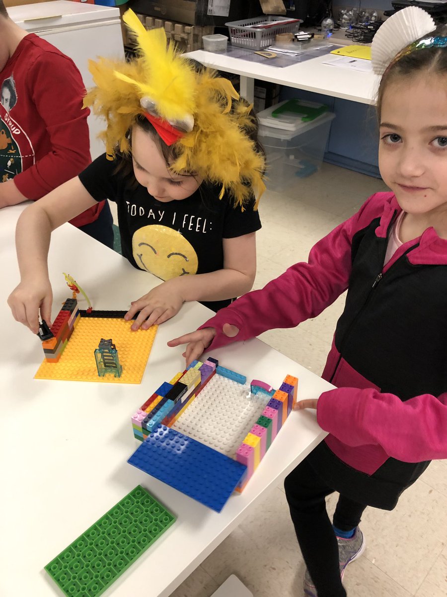 SchoolCoxheath's tweet photo. New account for Coxheath Elementary - please follow us for exciting information about our school!  Today we were building Santa’s Village with LEGO! https://t.co/44nZgVLYvJ