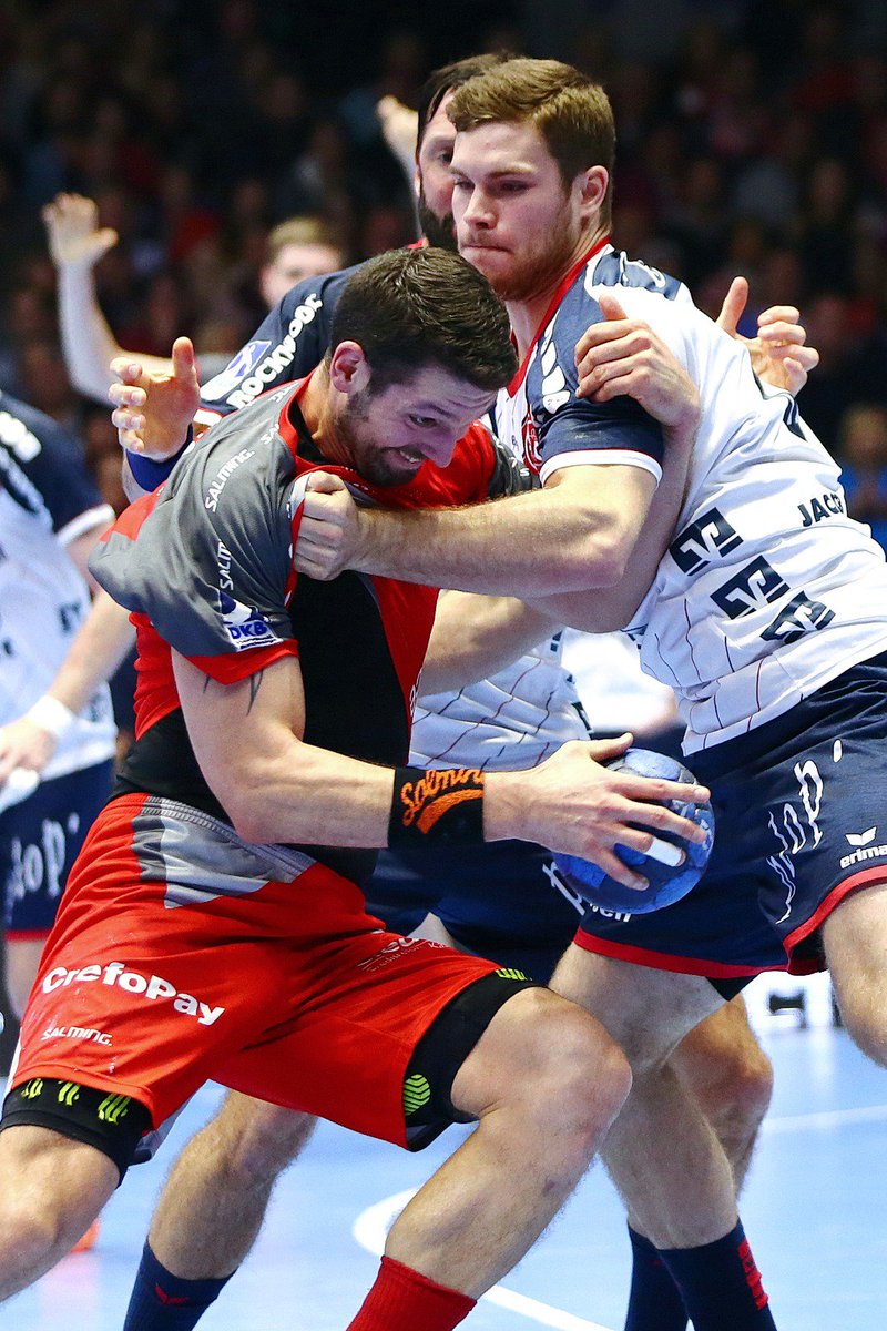 SGFleHa's tweet photo. ⏸Halftime against @mthandball
Not many goals so far. A sign that both defenses are quite in form today.
With a two goal lead we go into the break.
______
#MTMSG 10:12
#SGPower💙❤ https://t.co/TKLLkIcLTc