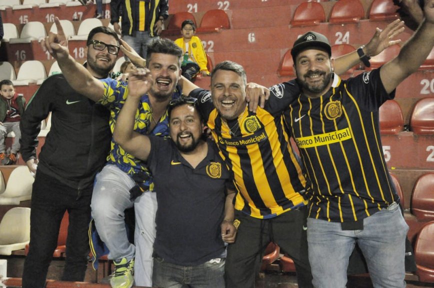 TotalEnergiesAR's tweet photo. ¡RT si la de @CARCoficial es la hinchada que más va a alentar hoy en la #FinalTOTAL de la #CopaTOTALArgentina! ⚽🇦🇷🏟🥅🏆 https://t.co/wnZOTdpT1f