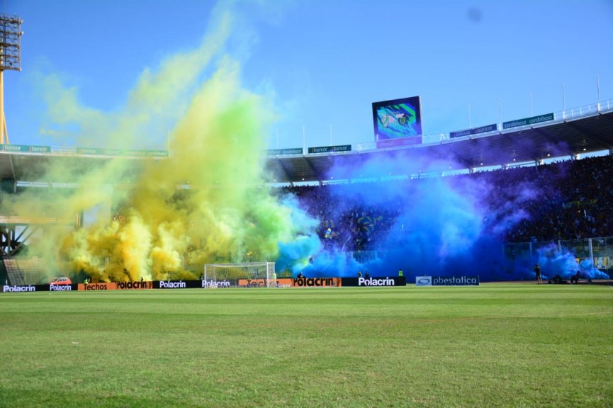 TotalEnergiesAR's tweet photo. ¡RT si la de @CARCoficial es la hinchada que más va a alentar hoy en la #FinalTOTAL de la #CopaTOTALArgentina! ⚽🇦🇷🏟🥅🏆 https://t.co/wnZOTdpT1f