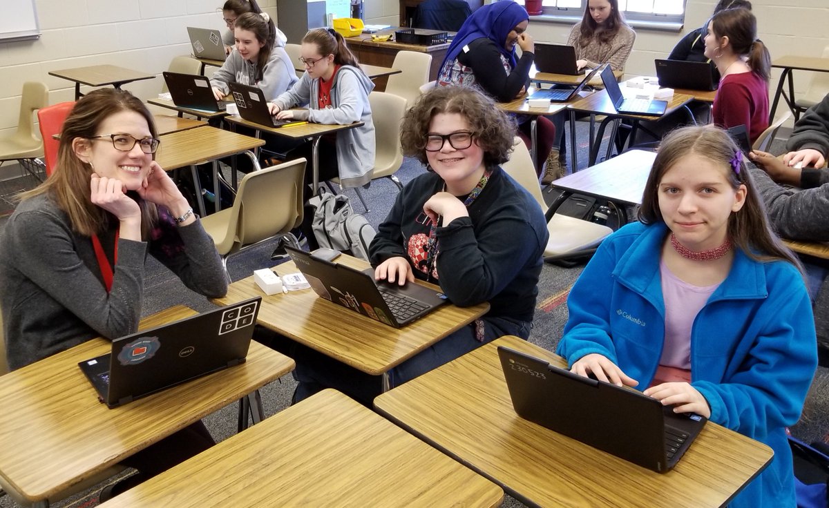 mbevelacqua's tweet photo. Some new Little Hawks coding at the TSTL on Wednesday.  Can't wait until Friday's Hour of Code! #HourOfCode #CSforGWAEA #CSforIowa #iowacs https://t.co/LFVnN3bjTu