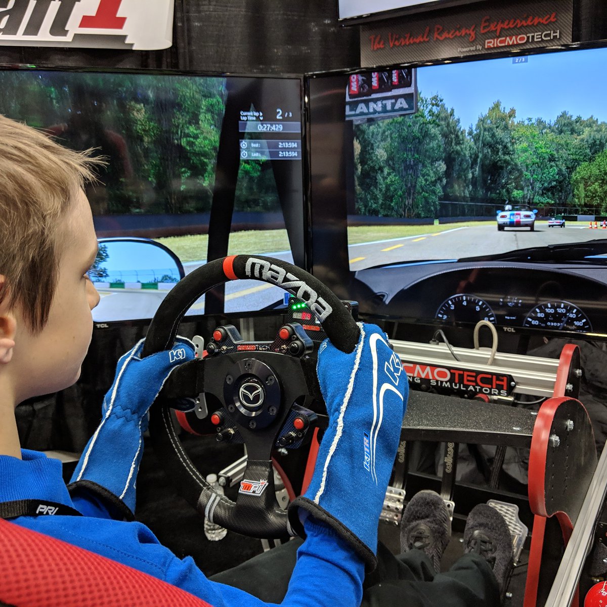 ricmotech's tweet photo. @elvisrankinracing rockin the #k1racegear gloves on the sim at #pri2018 #tritec #racecraft1 https://t.co/rfuECZdPTx