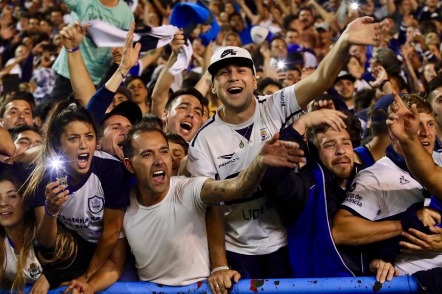 TotalEnergiesAR's tweet photo. ¡RT si la hinchada de @gimnasiaoficial va a copar Mendoza hoy en la #FinalTOTAL de la #CopaTOTALArgentina! ⚽🇦🇷🏟🥅🏆 https://t.co/IXExV6h5L7