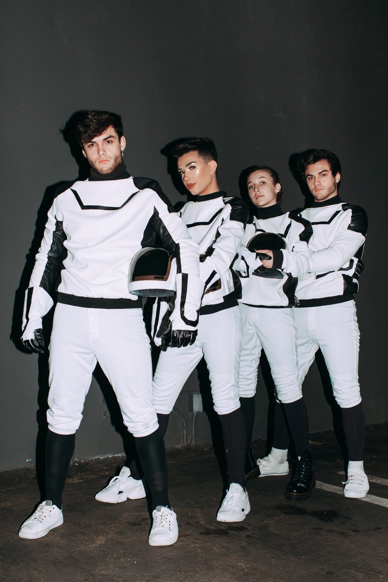 jamescharles's tweet photo. thank u @YouTube for featuring me &amp; my best friends in this year’s rewind! ❤️ https://t.co/6WYxCi0xqK