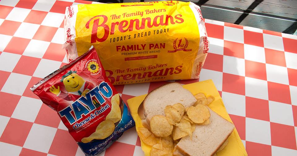 Give your loved ones a Taste of home this #Christmas with these two classics:
 <a href="/brennansbreadus/">Brennans Bread USA</a> &amp; <a href="/MrTaytoIreland/">Mr.Tayto Ireland</a> Crisps. All available for delivery in the US: foodireland.com/c/xmaschips.ht… 🇺🇸☘️