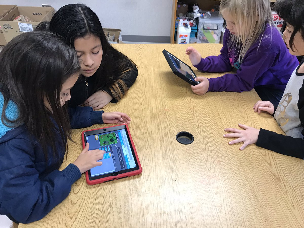 HESlibSTEMtech's tweet image. Students are working on their #HourOfCode in Steam lab. Collaborating with partners through a Minecraft coding adventure. Check out the many coding activities at code.org to continue learning!