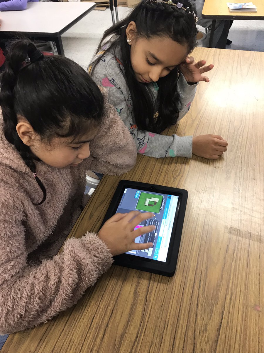 HESlibSTEMtech's tweet image. Students are working on their #HourOfCode in Steam lab. Collaborating with partners through a Minecraft coding adventure. Check out the many coding activities at code.org to continue learning!