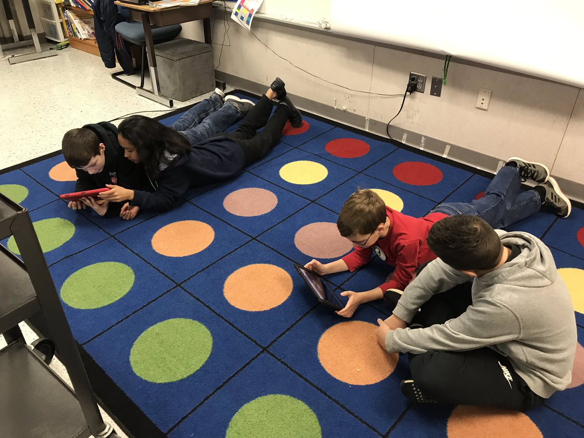 HESlibSTEMtech's tweet image. Students are working on their #HourOfCode in Steam lab. Collaborating with partners through a Minecraft coding adventure. Check out the many coding activities at code.org to continue learning!