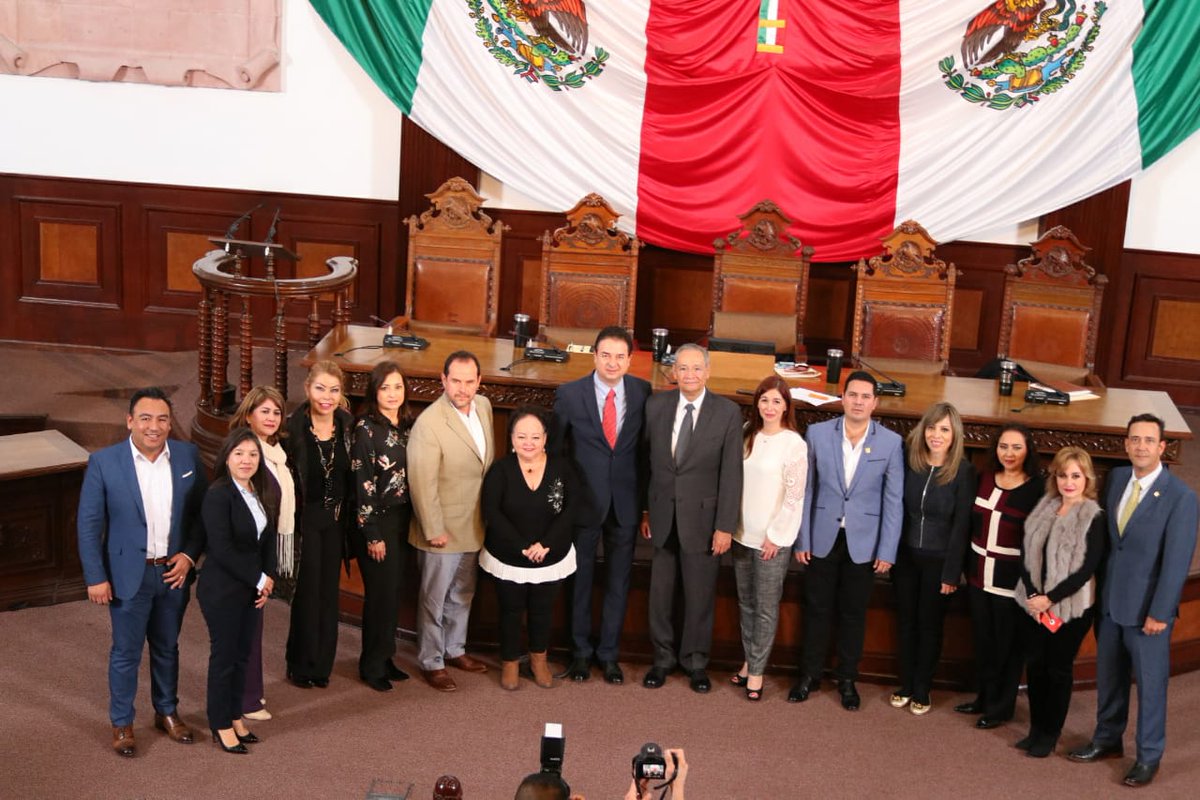 CoahCongreso's tweet photo. Esta mañana, Higinio González Calderón, Secretario de Educación en  Coahuila, compareció ante las diputadas y diputados de la LXI Legislatura, exponiendo las acciones en materia educativa que se realizaron en este período.#TodasLasIdeasTodasLasVoces https://t.co/vbk28ypEf8