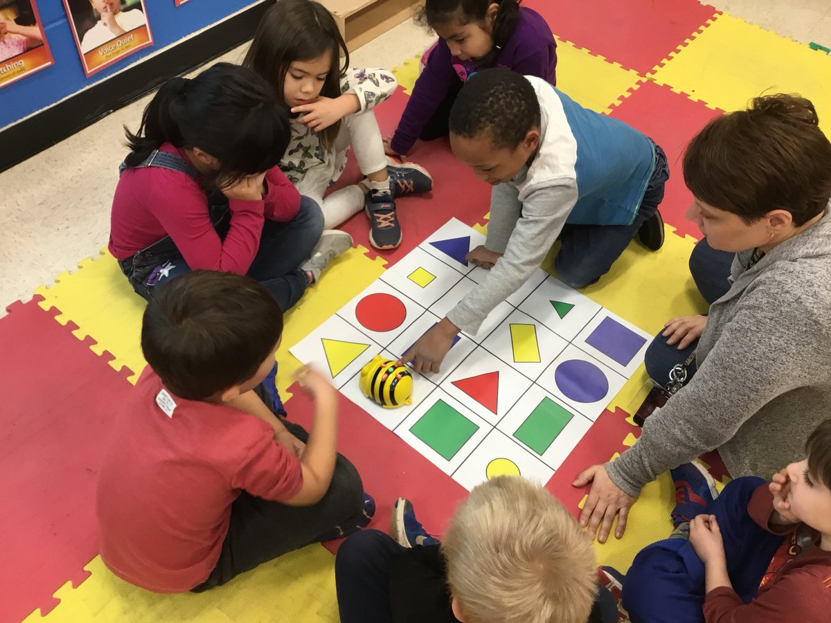 edlopezEES's tweet photo. Today we participated in #HourOfCode. Ms. Mazur and Mrs. Andrew taught us how to code BeeBot and make him move. It was so much fun! #EESLearnAndLead #kindergartencoders https://t.co/TWWgAJ3gbe