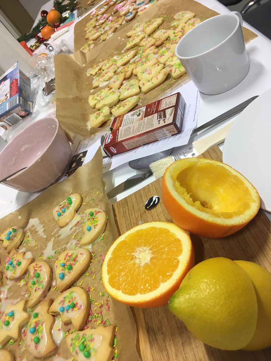 KabelKristoff's tweet photo. So, genug Kekse und Mandarinen für die nächsten 2 Jahre. https://t.co/Gu7wFPH1nz