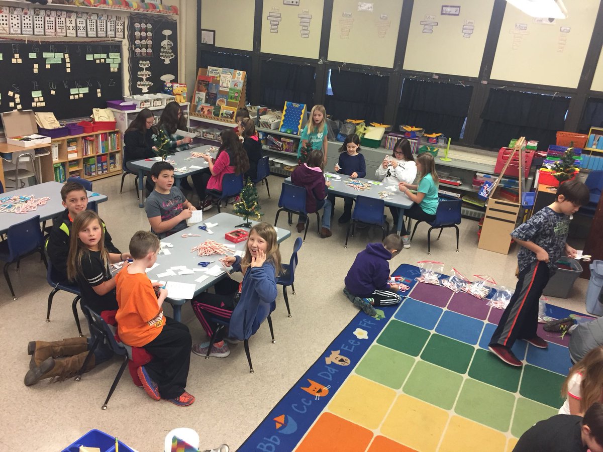 mjmkindercrew's tweet photo. Student Council members were hard at work this morning before school! #tistheseason #makeitaparty #jinglealltheway https://t.co/nnMht0JGNo