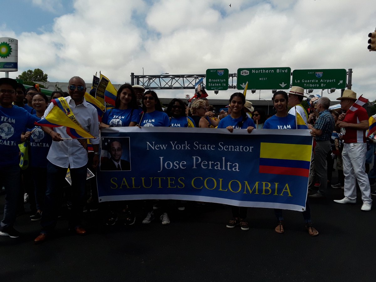 TywlsQDREAMers's tweet photo. Here is another photo from the 2018 Colombian Day Parade in Jackson Heights Queens, and it is of @SenatorPeralta and his supporters. This was the @TywlsQDREAMers had the chance to see the Senator, shake his hand and talk. @MonicaSibri was there too! https://t.co/dtJC5CVkRf