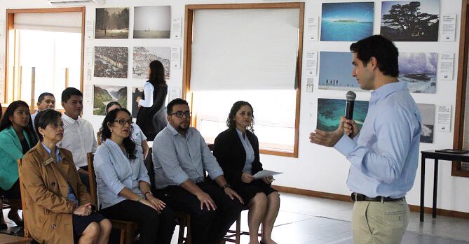 gonzalezj10's tweet photo. Tuve el honor de ofrecer una conferencia en inglés al alumnado y maestros del programa BIS (bilingüe, internacional y sustentable) de la UT Cancún, titulada “Áreas de Oportunidad con Recursos Limitados”. Agradezco a la UT y al Maestro Julian Aguilar Estrada, la invitación. https://t.co/v63uqZ2aO6