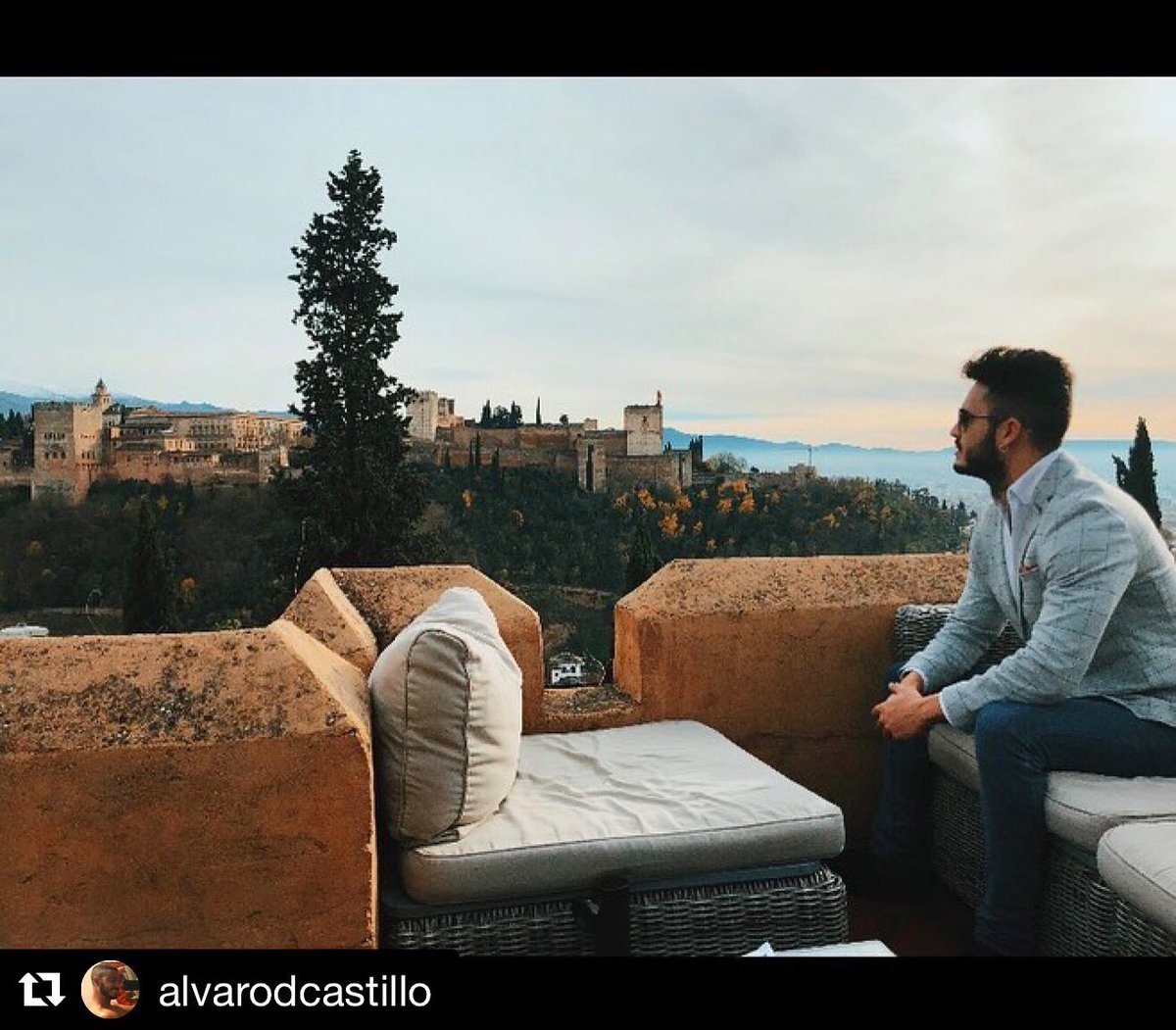Nos encanta esta foto de @AlvarodCastillo 😍 .

Sin mirarte yo te miro 
Sin sentirte yo te siento 
Sin hablarte yo te hablo 
Sin quererte yo te quiero 
#manzanita #mitierra #sentencias #juanranas #elhuertodejuanranas  #alhambra