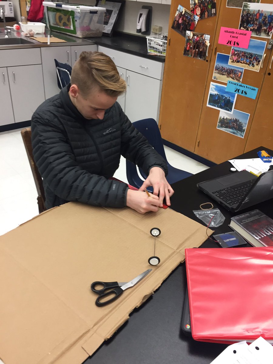 MissBunyard's tweet image. Students started planning and building their toys today using knowledge of magnetism and electricity. I can’t wait to see their final products! @wustlisp #CMS8BlueScience