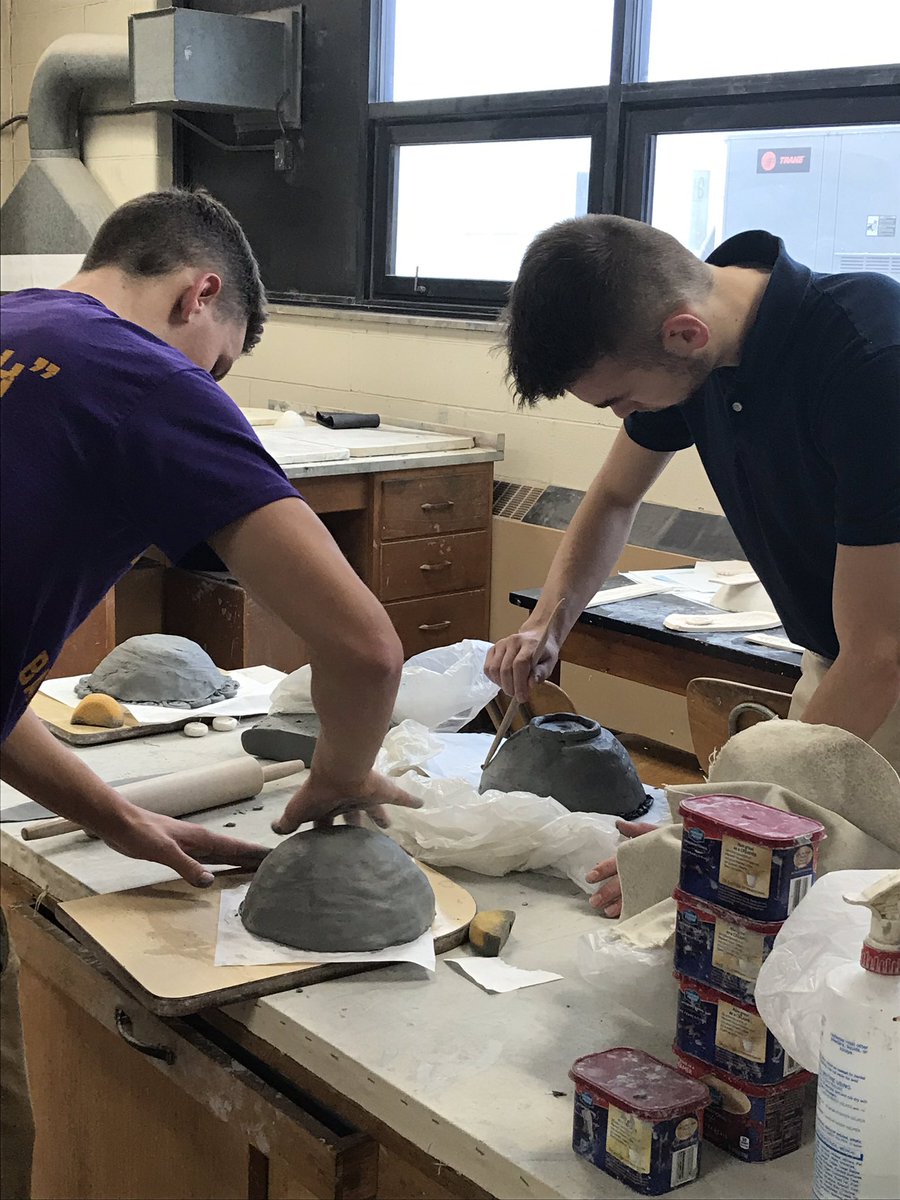 LeBlondEagles's tweet photo. The LB art classes are getting hands on and creating clay pieces. We’ve got some creative minds! #handson #clayproject #LBArt https://t.co/Z4zstcl4Du