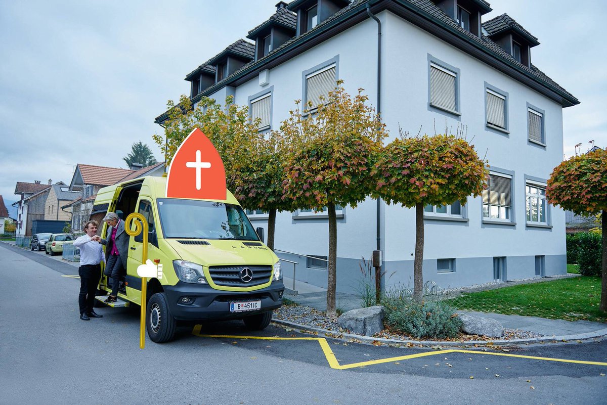 FischerKurt's tweet photo. dem #busfahrer #nikolaus sagen und geschenkt mitfahren .... #anrufbus #lustenau @ioki_mobility @unsereOEBB https://t.co/qlAQpZdZDL