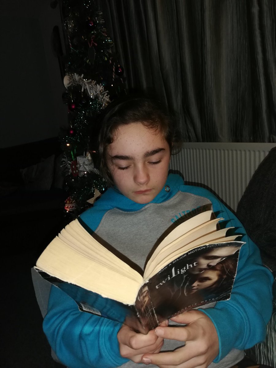 lisastritzel's tweet photo. Day6 #festivefunreadingtree a quick few pages before ice skating tonight with scouts @LadywoodKH @MissBentleyLW https://t.co/e2C6hjgREO