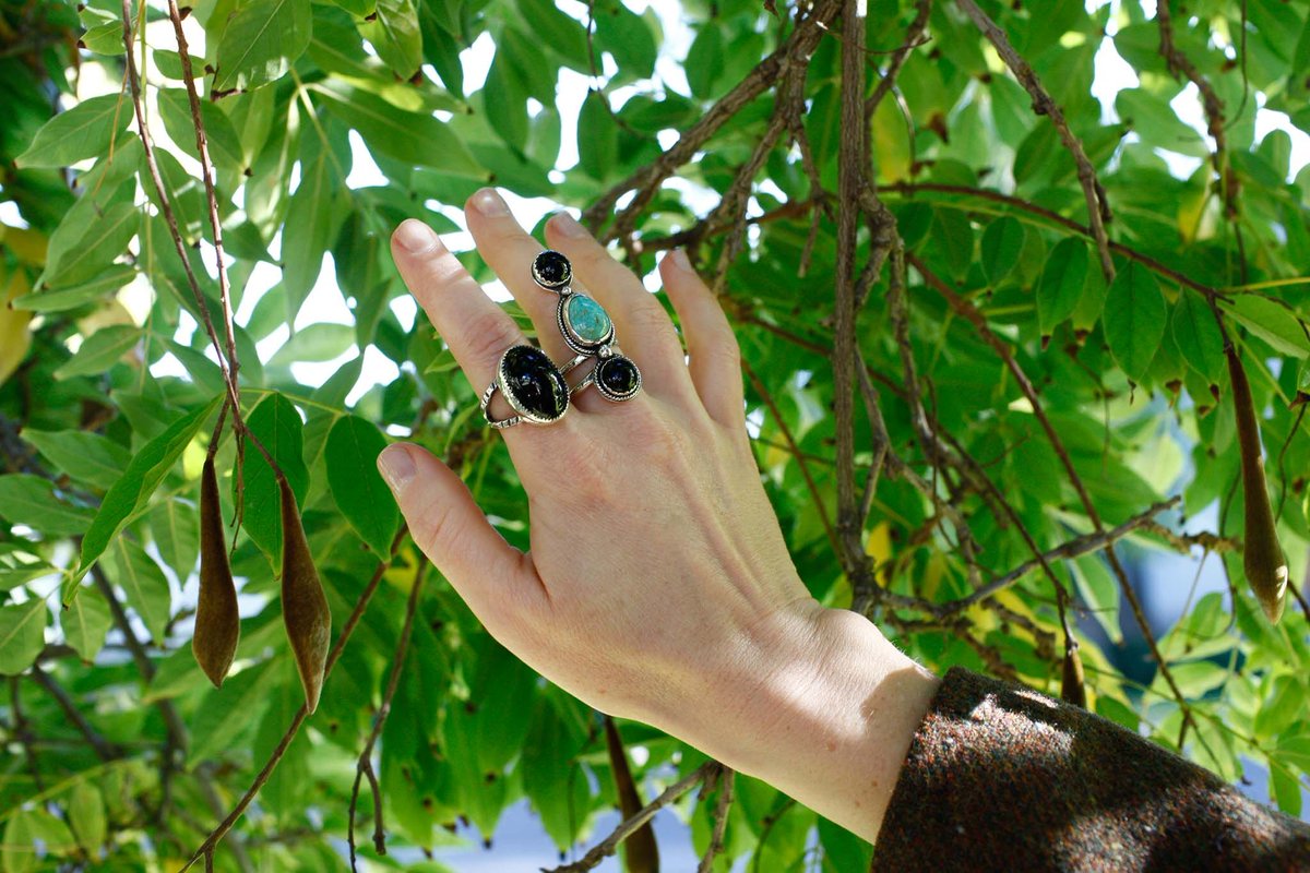 TheCobraQueen's tweet photo. Happy #TurquoiseThursday! This turquoise & onyx babe turned out to be such a stunner that I'm equally relieved and disappointed that I didn't make it small enough to fit my tiny fingers. But alas I didn't, so she's now available in the shop and ready for her forever home. #CQJ https://t.co/EFtkdr1o9C