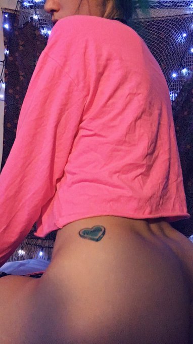 Dimples 🐰 https://t.co/lKMcChUVvz<a href="/tag/humpday"class="tags"><span>#humpday</span></a><a href="/tag/booty"class="tags"><span>#booty</span></a><a href="/tag/onlyfans"class="tags"><span>#onlyfans</span></a><a href="/tag/onlyfansmodel"class="tags"><span>#onlyfansmodel</span></a>