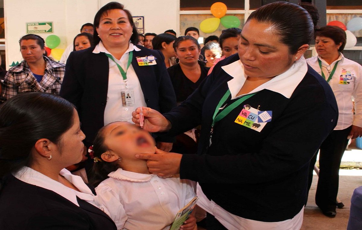 LaNoticiaTlax1's tweet image. #Tlaxcala referente nacional en #ProgramaDeVacunación de @SSalud_mx bit.ly/2RAa0j7
Es  la 1ª entidad en #implementar la #CartillaElectrónicaDeVacunación en todas sus #UnidadesMédicas