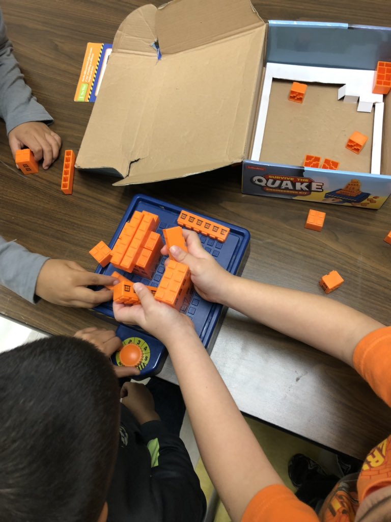 D_AlvarezAISD's tweet photo. The Collaboratory is in session!Kinder students working with #makerspace showing off their creativity! @NISDHoffmann #hoffmanninspired @NISDCounseling https://t.co/RSrOe0VM7M