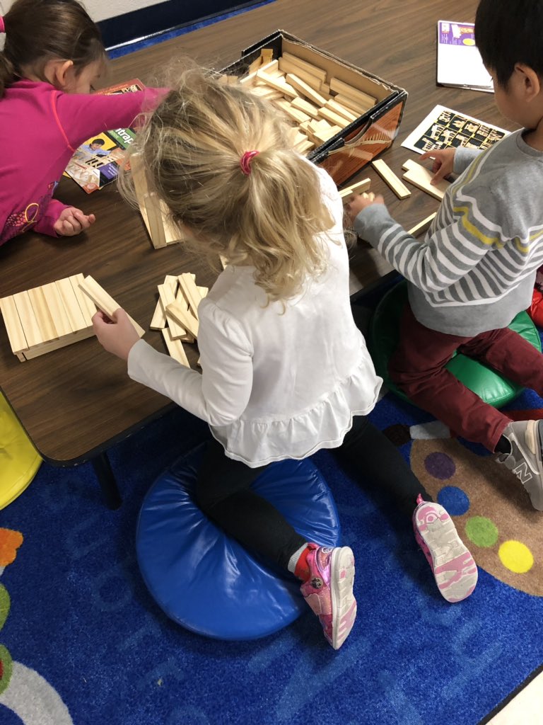D_AlvarezAISD's tweet photo. The Collaboratory is in session!Kinder students working with #makerspace showing off their creativity! @NISDHoffmann #hoffmanninspired @NISDCounseling https://t.co/RSrOe0VM7M