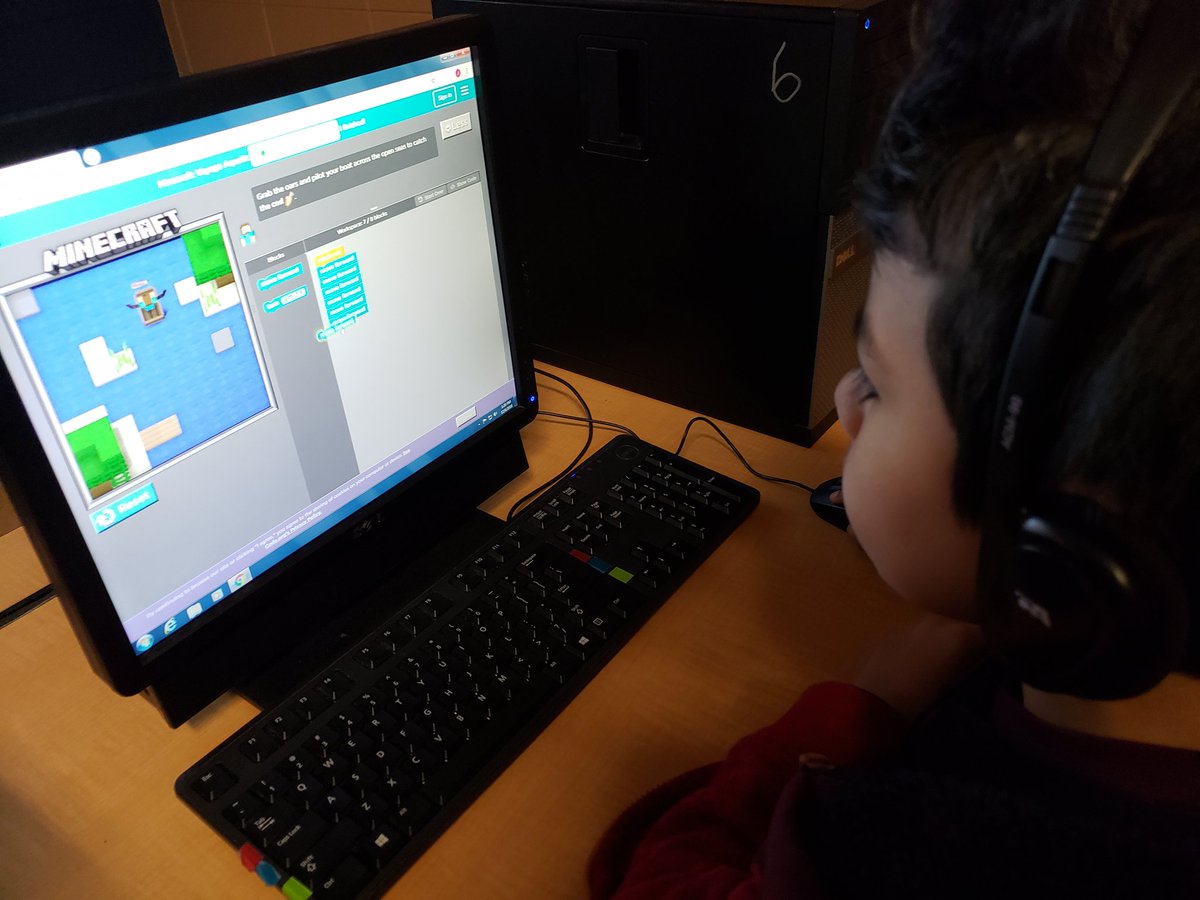 jwest8378's tweet photo. 2nd graders working on Mindcraft #hourofcode activities! #fesstudentscode @FultondaleElem @JEFCOED @JEFCOEDTech https://t.co/IEMdRYH29o