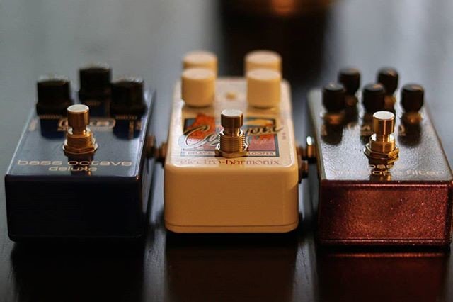 DailyMusicGear1's tweet photo. Reposting @iqedward:
My pedals
Photo:Me
#mxrpedals #electroharmonix #bassoctavedeluxe #canyondelayandlooper #bassenvelopefilter #bassplayer #photography #musician #multiinstrumentalist #musicproducer #technology #session #songwriter #4strings #lowend #ontheone https://t.co/A3s2bO3EuQ
