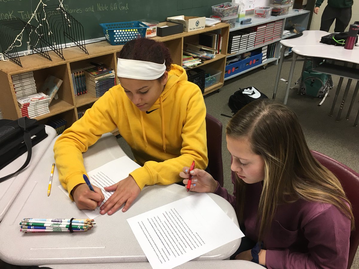 DeniseBusch1's tweet photo. Finding thesis statements, arguments, and counter arguments #argumentativetext #mphawks https://t.co/bh1gHe5y7l