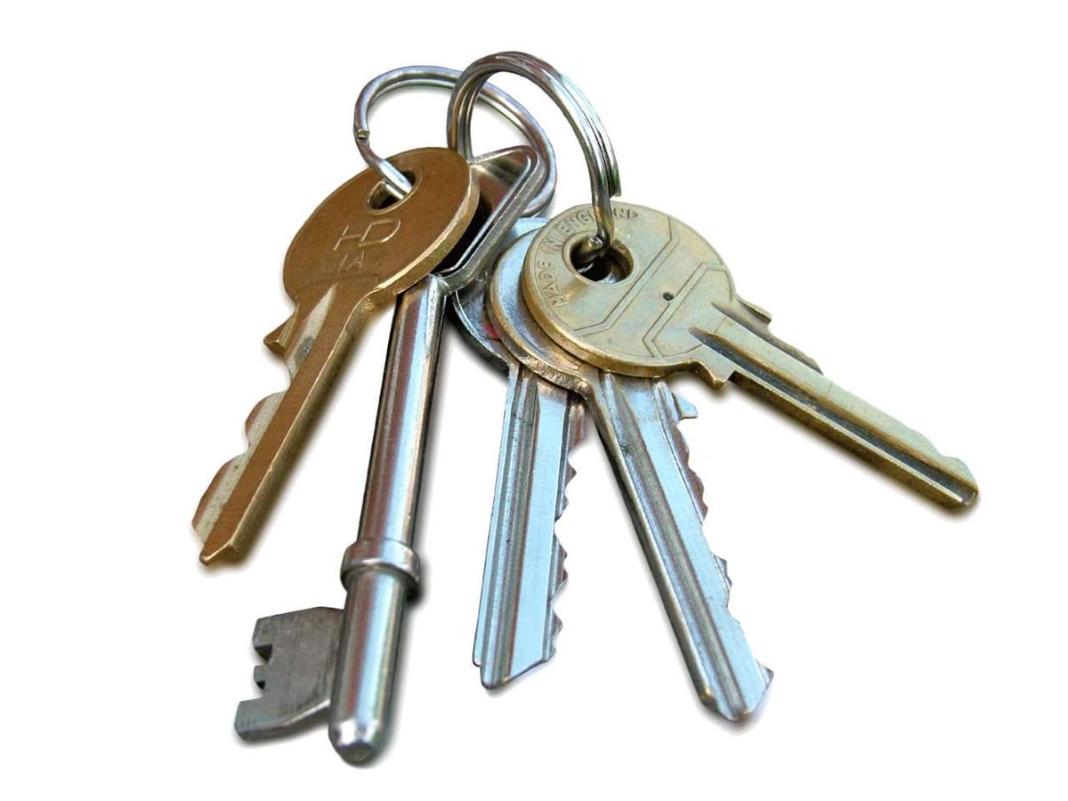 Did you know that we can reuse keys?
They are great for children's play.
If you have any old keys at home, drop them in to store on your next visit.
We are on the look out for key cutting businesses who could donate their mis-cut and unwanted keys, please share and message us 👍