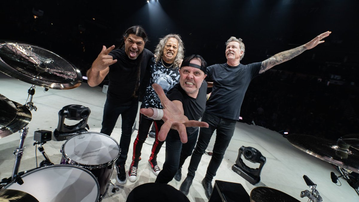 argentinaamber's tweet photo. la banda del Amber en Portland! #MetInPortland #AmberEverywhere ๐ค๐ Fotos de https://t.co/0xvAhG7pLu https://t.co/q0rBPCjMfg